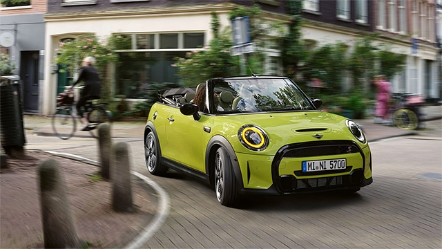MINI Cooper Cabrio Q4 WEBP